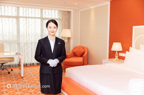 酒店管理中的“隱形守護(hù)者” 貼身管家形象與住宿體驗(yàn)的深度融合